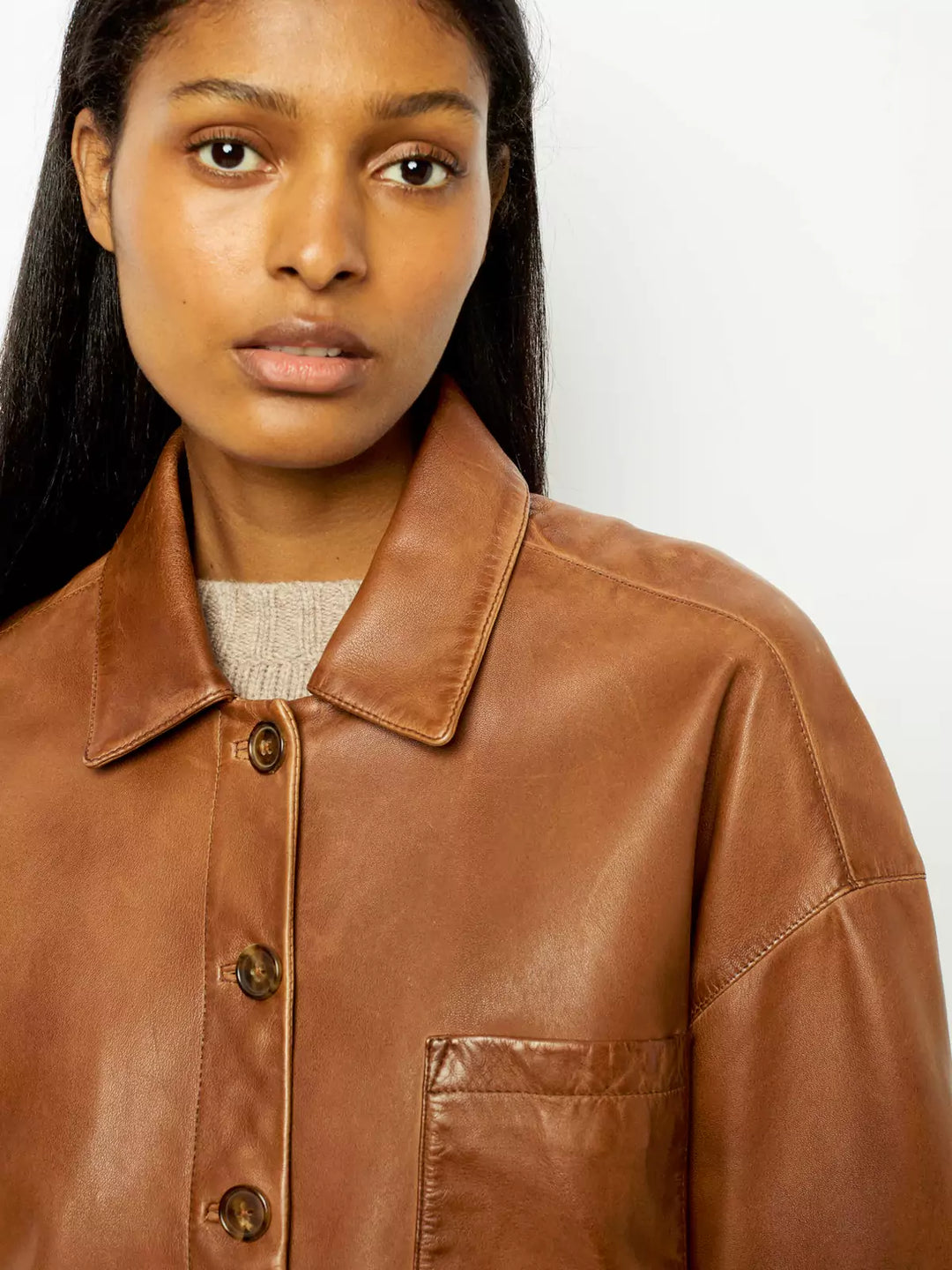 LEDERJACKE MIT KNÖPFEN